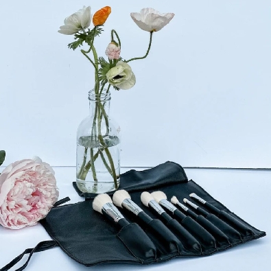 Beauty From Bees 
7- Piece Makeup Brush Roll  