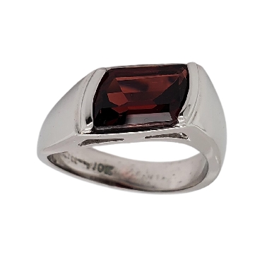 10KT White Gold
Garnet Ring


* Ring sizing charges not include...