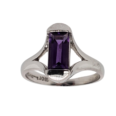 10KT White Gold Amethyst Ring

* Ring sizing charges not included.  
