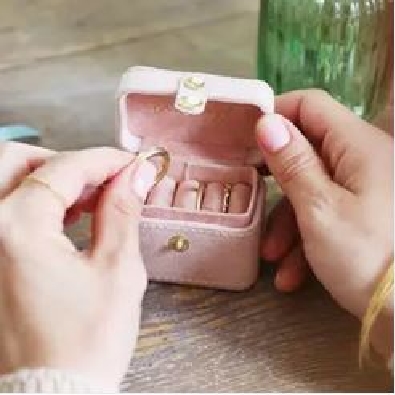 Mini Travel Ring Box; Velvet Embroidered Flowers Petite;Pink  