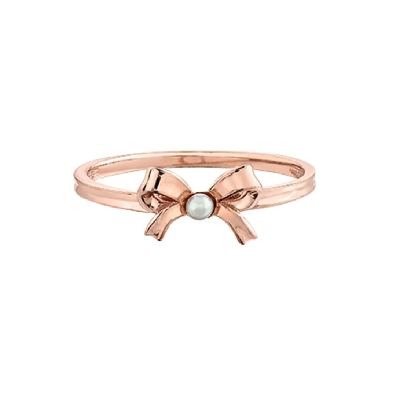 Bow Ring w/ Pearl
10KT Yellow Gold

(Pictured in rose gold)  
