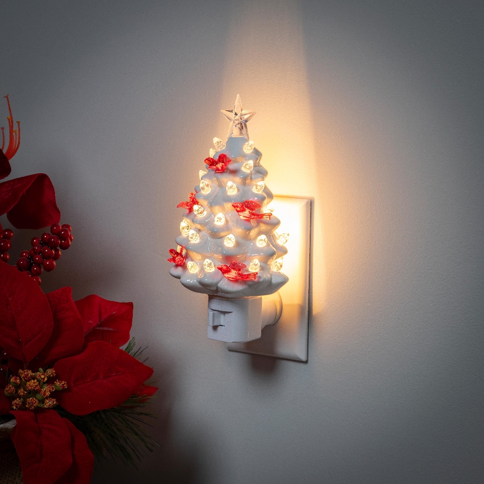 Ceramic Christmas Tree
w/Cardinals Nightlight  